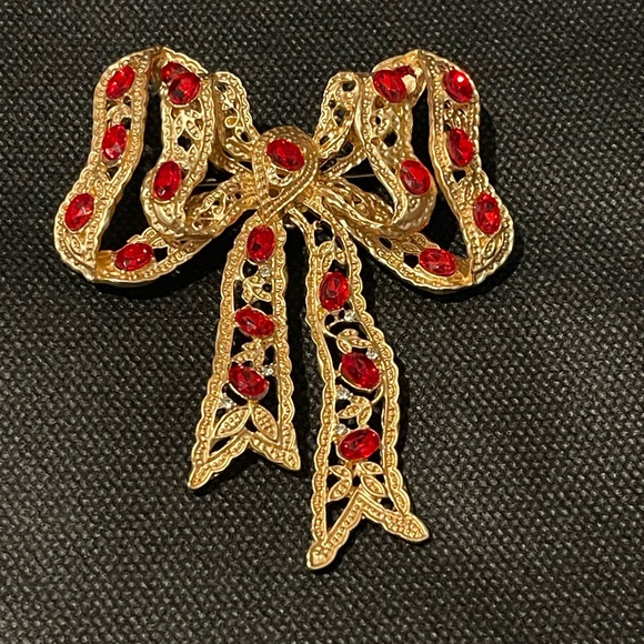 Fashion Jewelry Jewelry - Elegant Gold and Red Bow Brooch